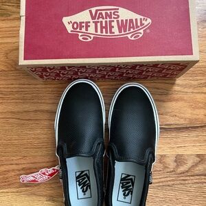 Vans black leather ‘Off The Wall’ slip on sneakers women’s 6.5 NWT